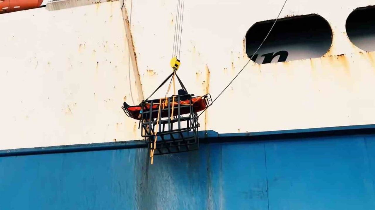 Sakarya'da Gemide Fenalaşan Vatandaş Kurtarıldı