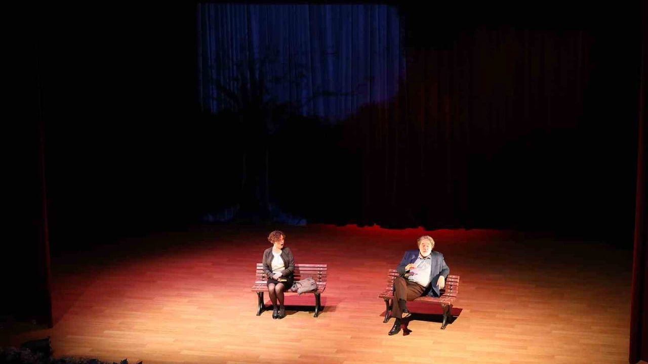 Sakarya'da Güne Bakan Cam Kırıkları Tiyatro Oyunu Sahnelendi