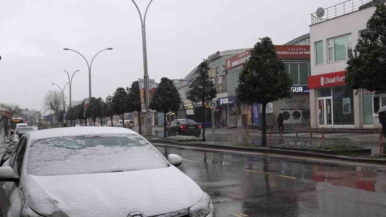 Sakarya'da Kar Yağışı Etkisini Gösterdi