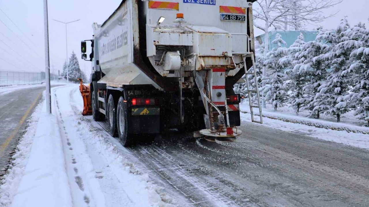 Sakarya'da Kar Yağışı Sonrası Yol Çalışmaları