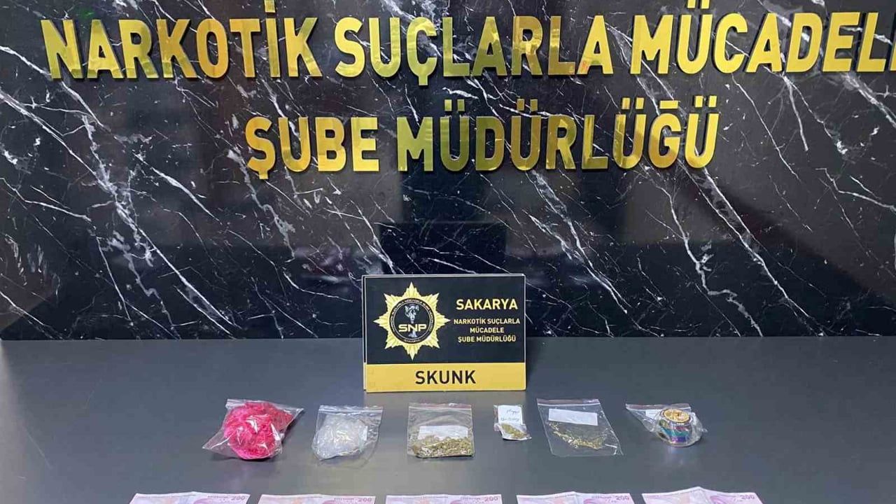 Sakarya'da Uyuşturucu Operasyonu: 15 Kilo Bonzai Hammadde Ele Geçirildi