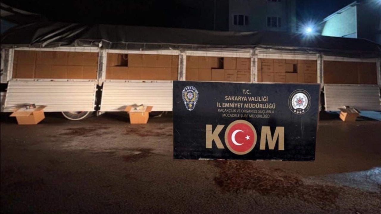 Sakarya'dan İstanbul'a Kaçak Makaron Taşıyan Tır Durduruldu