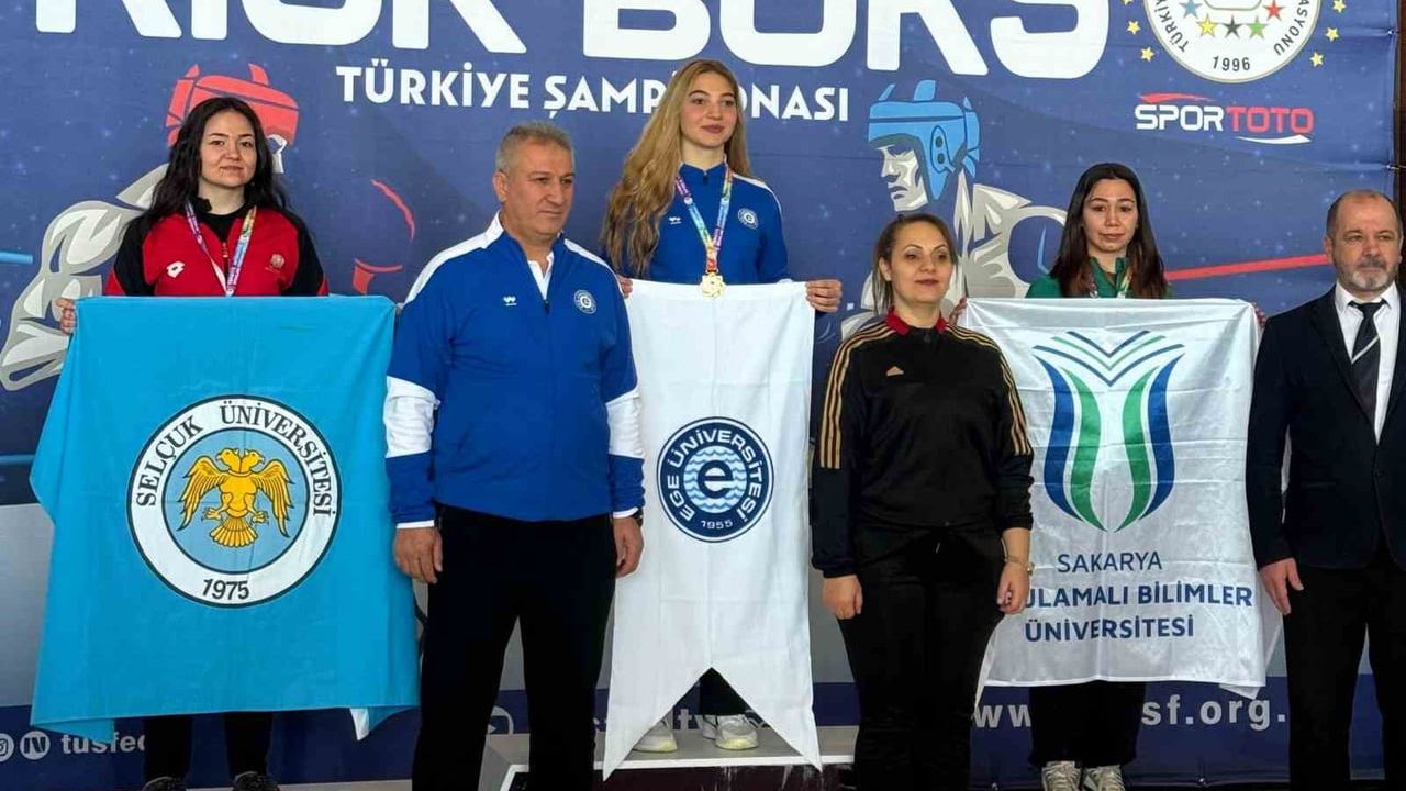 Sakarya Uygulamalı Bilimler Üniversitesi Öğrencilerinden Kick Boks Başarısı