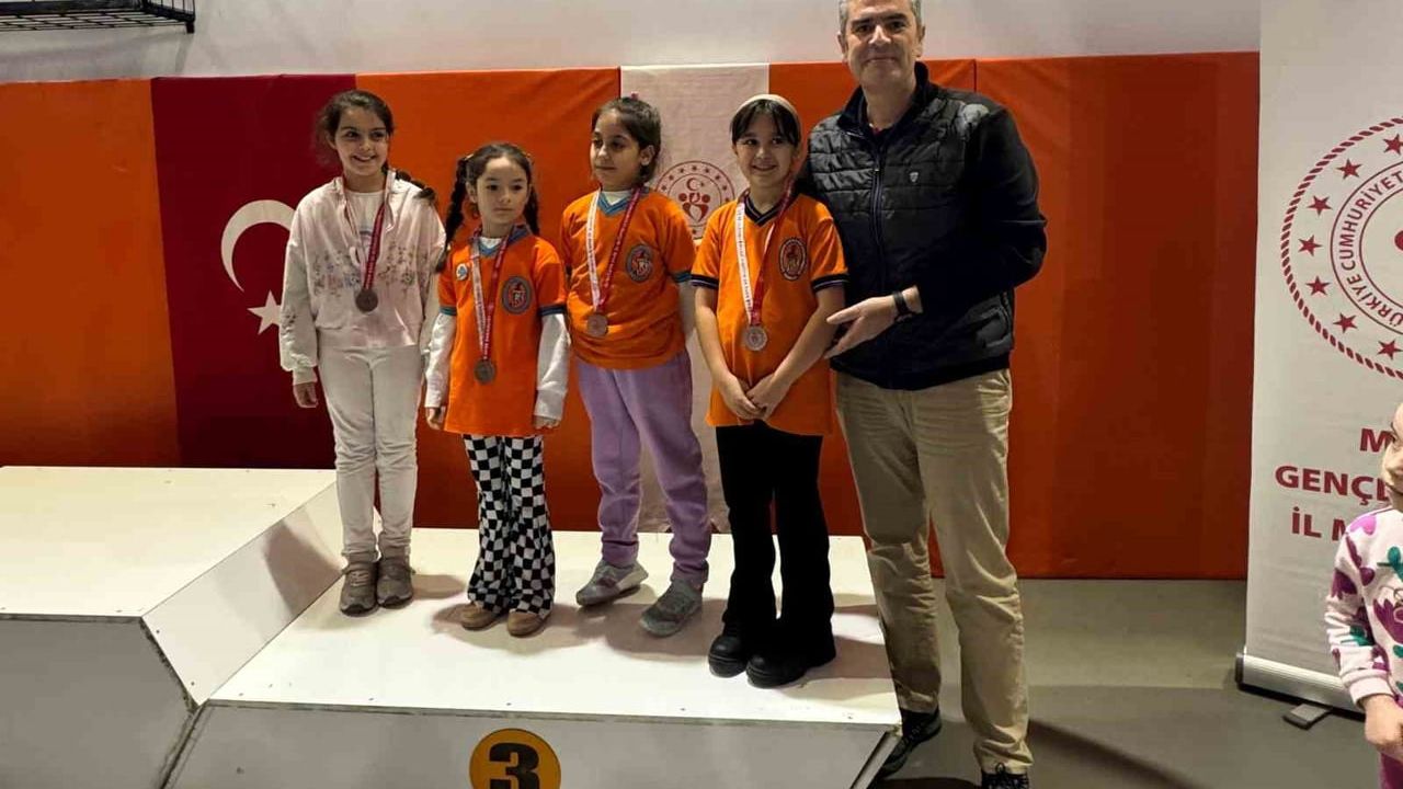 Salihli’de Gazeteciler Günü Satranç Turnuvası Başarıyla Tamamlandı