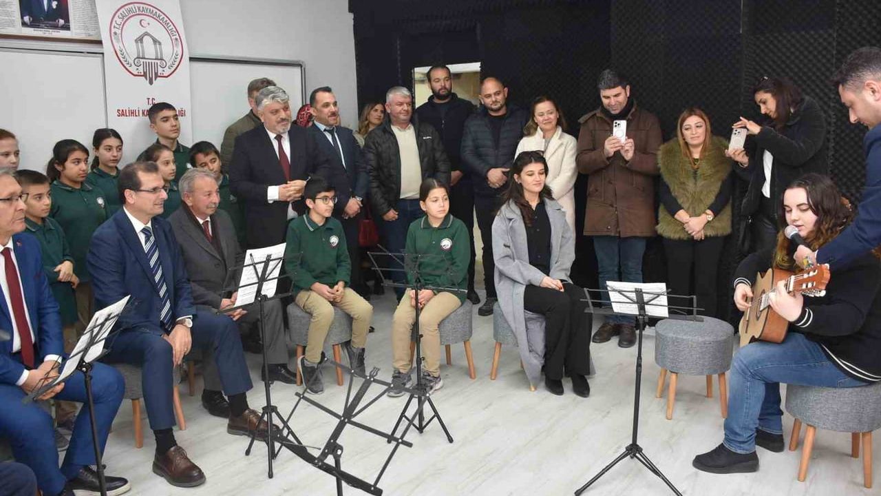 Salihli'de Müziğe Yeni Bir Adım: Müzik Sınıfı Açıldı