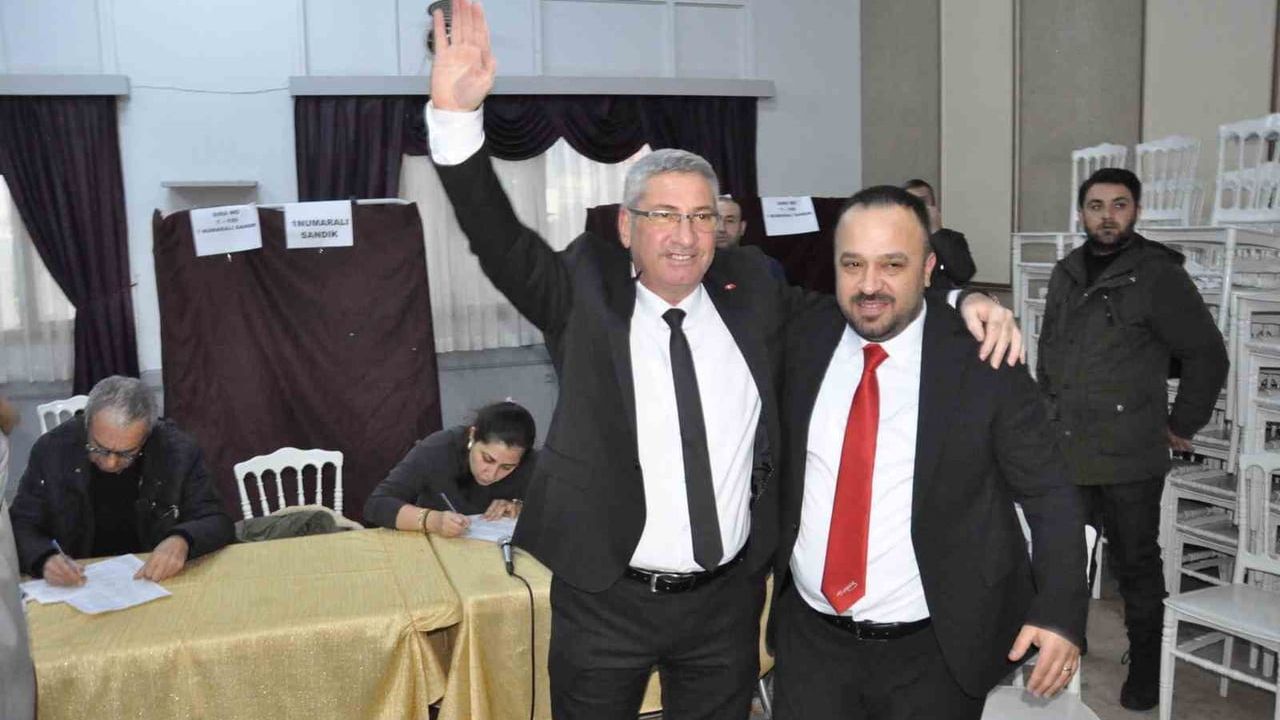 Salihli Kahveciler Esnaf Odası'nda Hakan Yerli Yeniden Başkan