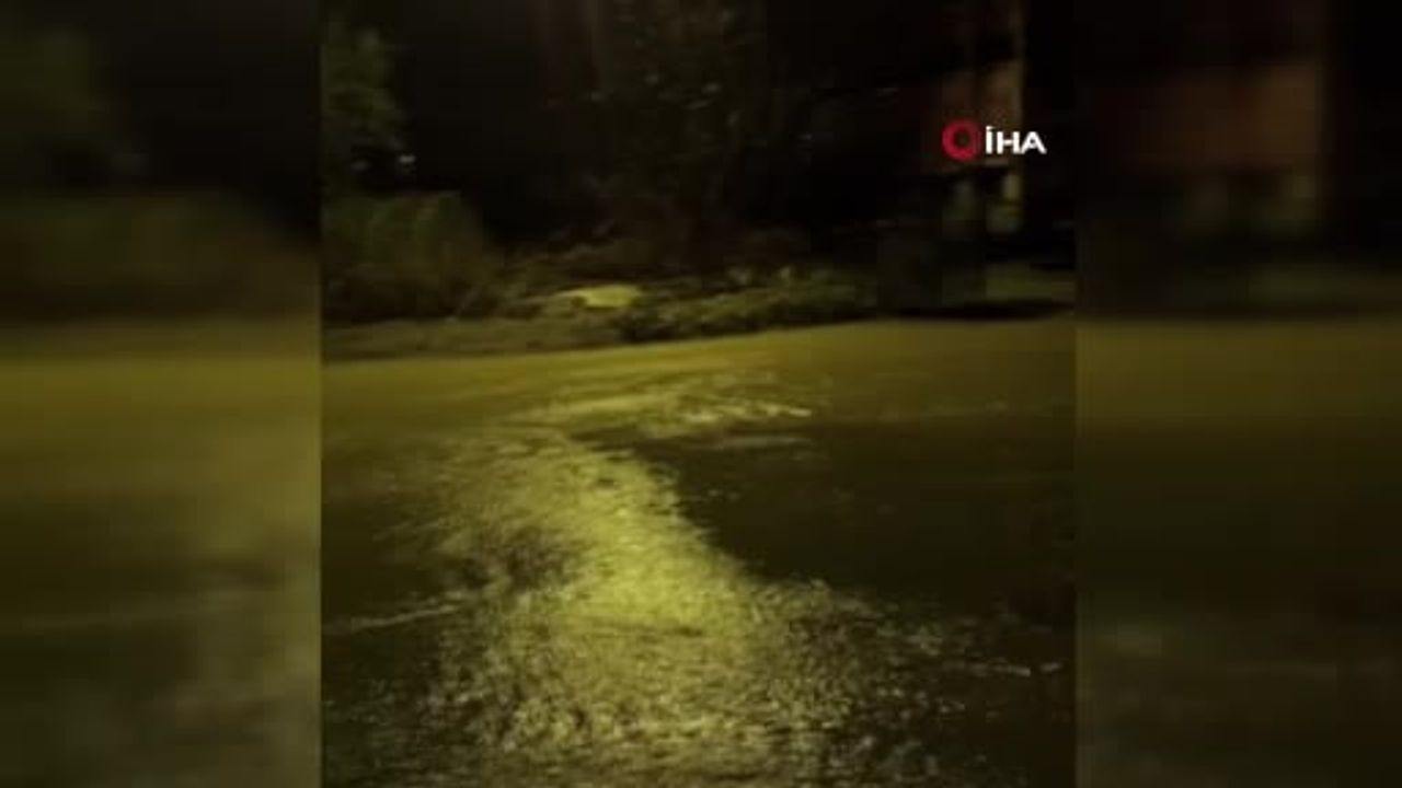 Samandağ'daki Tehlikeli Çukur: 6 Araç Zarar Gördü