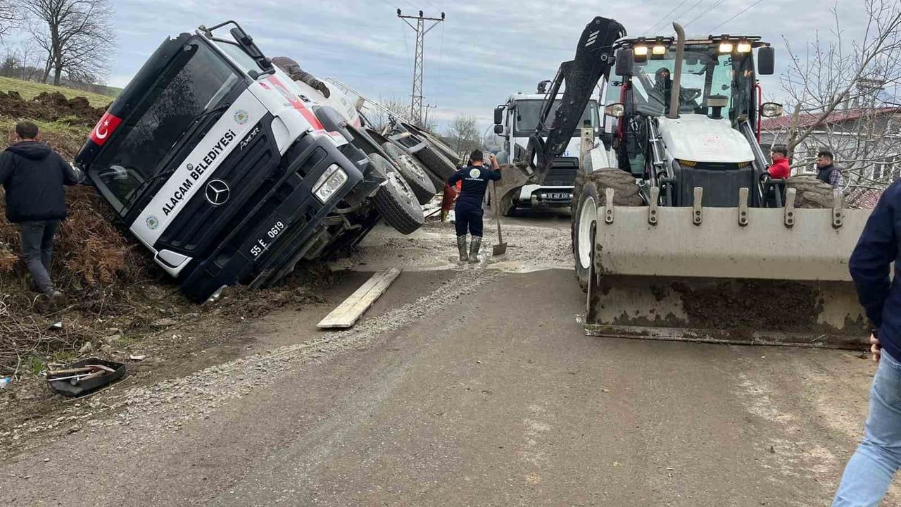 Samsun'da Beton Mikseri Kanala Devrildi