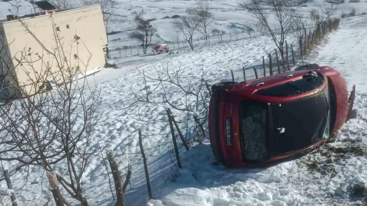 Samsun'da Kontrolden Çıkan Araç Tarlaya Yuvarlandı: 3 Yaralı