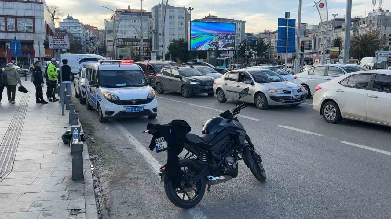 Samsun'da Motosiklet Kazası: Bir Yaya Yaralandı