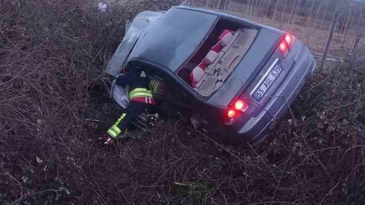 Samsun'da Şarampole Yuvarlanan Araçta 3 Yaralı