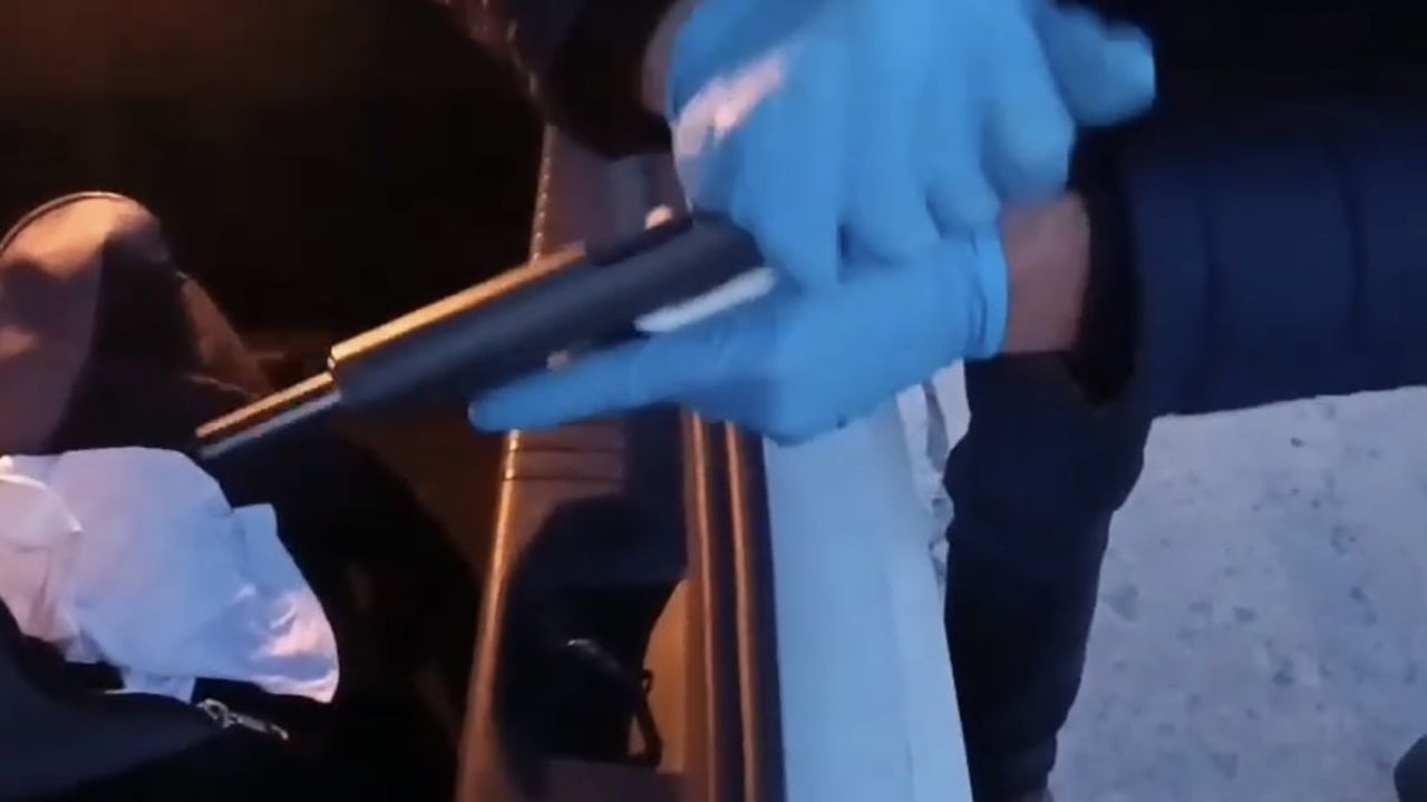 Samsun'da Şüpheli Araçta 3 Ruhsatsız Tabanca Ele Geçirildi
