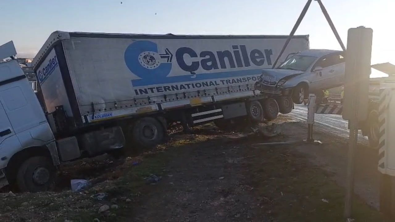 Şanlıurfa'da Buzlanma Nedeniyle Zincirleme Kaza: 2 Ölü