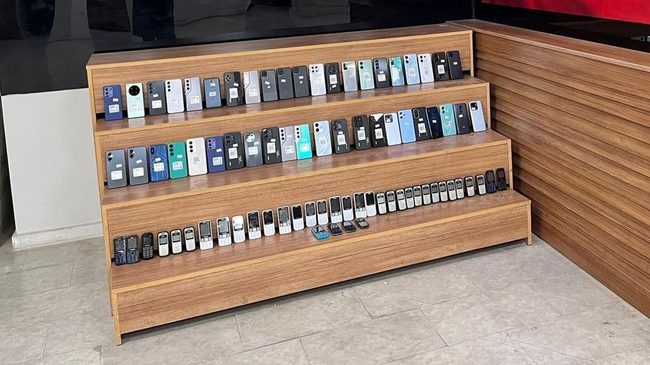 Şanlıurfa'da Gümrük Kaçağı Cep Telefonu Operasyonu