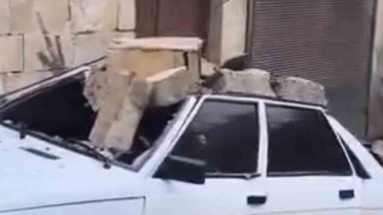 Şanlıurfa'da İstitan Duvarı Otomobilin Üzerine Devrildi