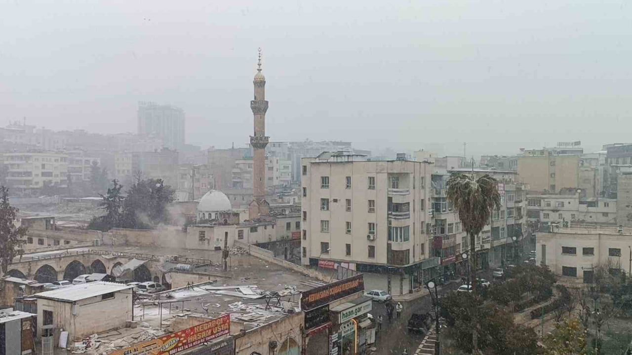 Şanlıurfa'da Yoğun Kar Yağışı Başladı
