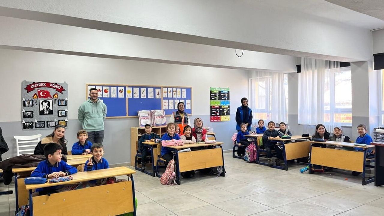 Şaphane MYO'dan Anlamlı Etkinlik: Sosyal Sorumluluk Projesi