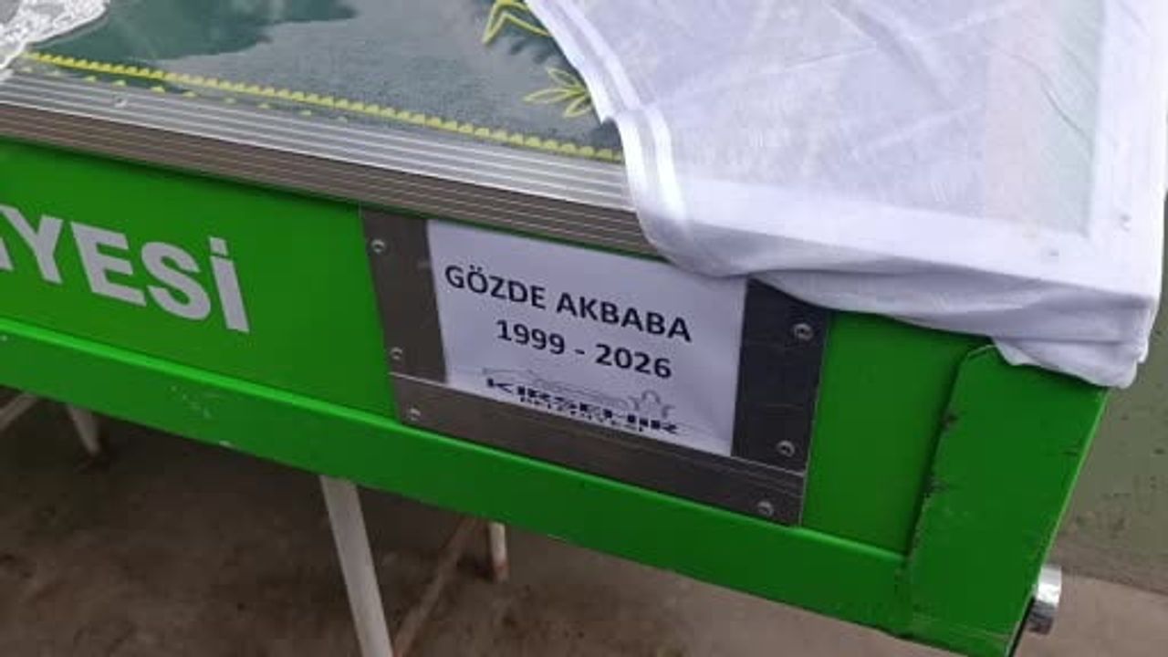 Saplantılı Sevgili Cinayeti: Gözde Akbaba'nın Cenaze Töreni