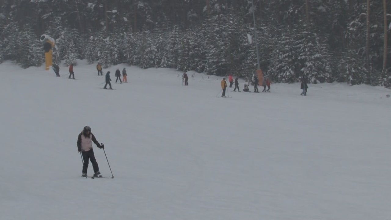 Sarıkamış Kayak Merkezi'nde Kar Yağışı ve Kış Keyfi
