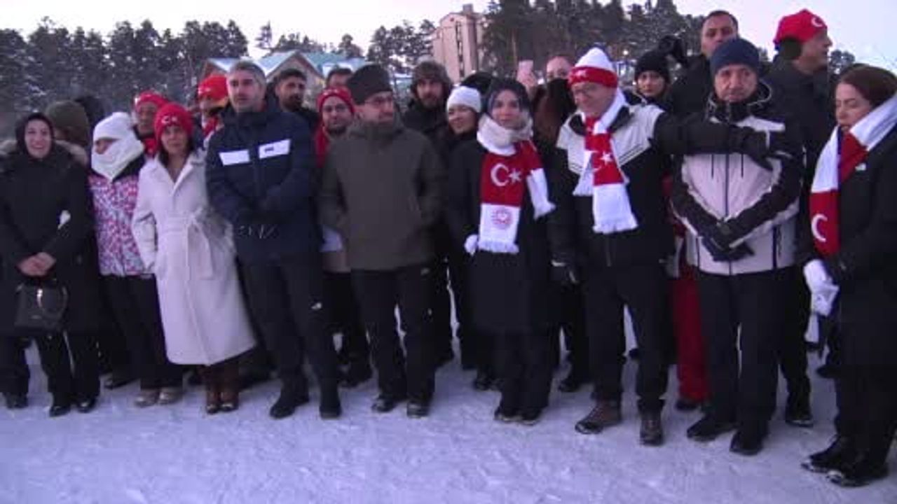 Sarıkamış Şehitleri Anısına Meşaleli Kayak Gösterisi