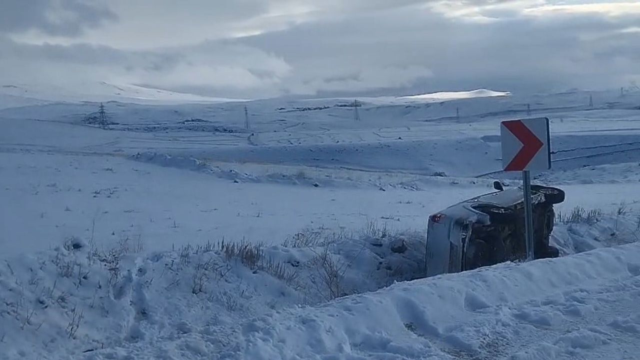 Sarıkamış'ta Otomobil Takla Attı: 1 Kişi Yaralandı