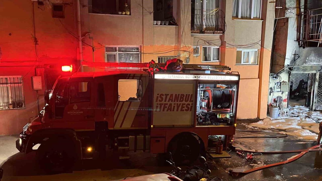 Sarıyer'de Motosiklet Tamirhanesinde Yangın: 1 Yaralı