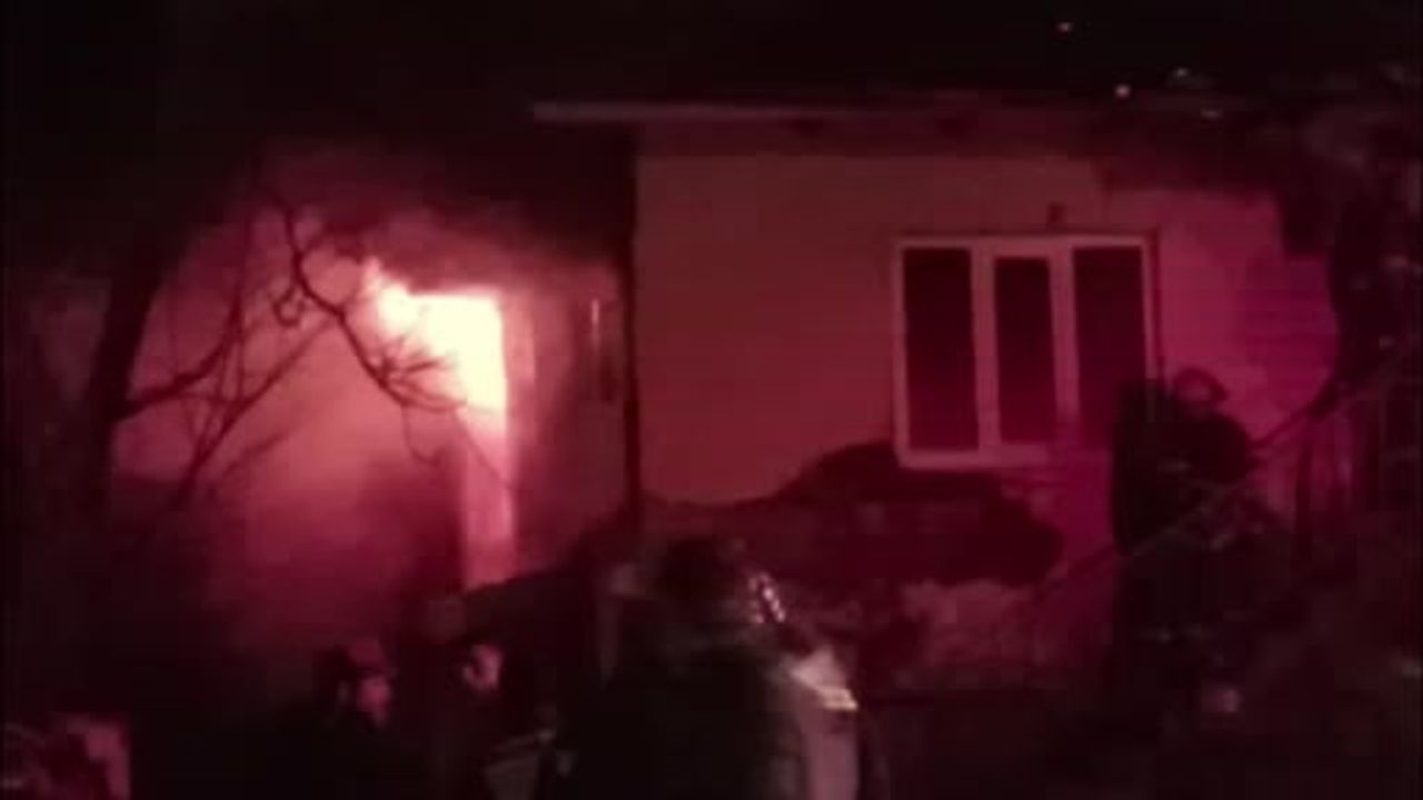 Şarkikaraağaç'ta Çati Yangını: Müstakil Ev Kül Oldu