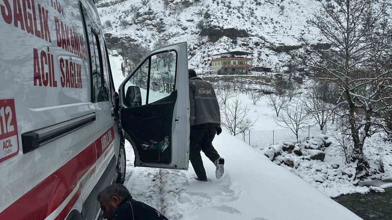 Sason'da Karla Mücadele Devam Ediyor: Sağlık Ekipleri Hastaları Kurtarmak İçin Seferber Oldu