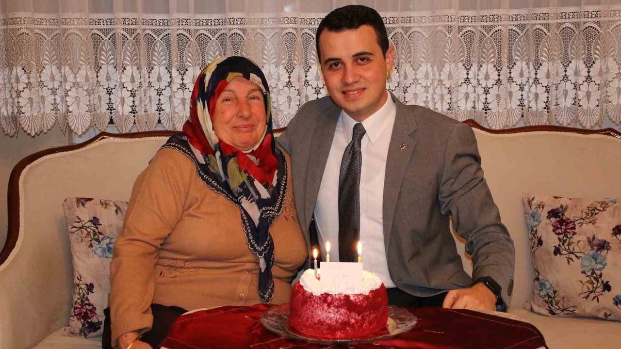 Şehit Annesine 70. Doğum Günü Ziyareti