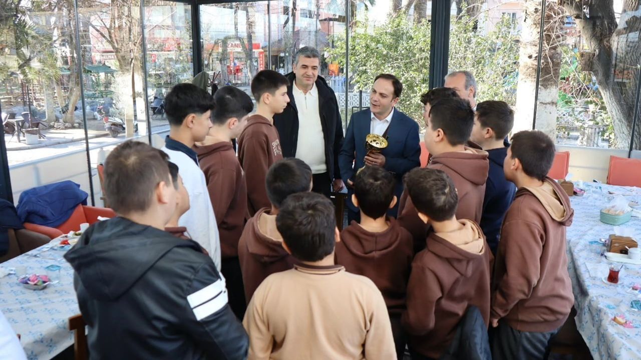 Şehit Şenol Akar Ortaokulu Voleybol Takımına Moral Kahvaltısı