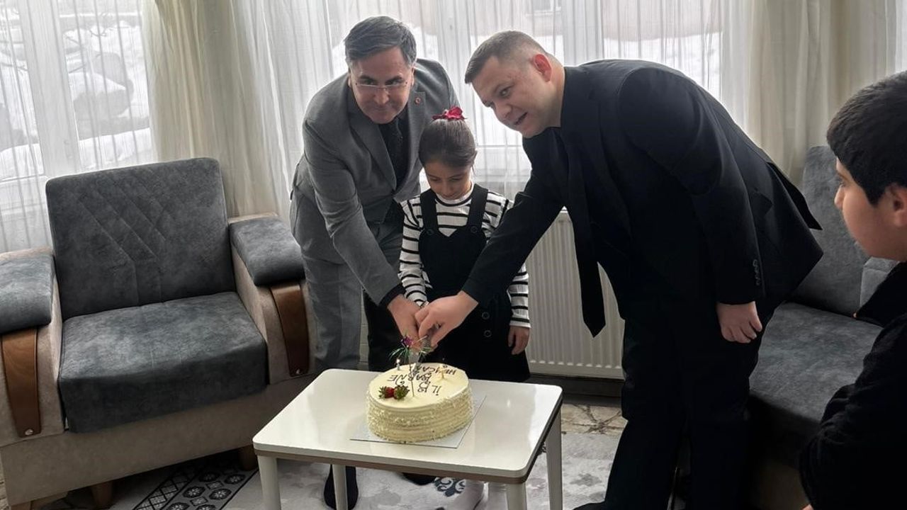 Şehit ve Gazi Çocuklarına İlk Karne Sevinci