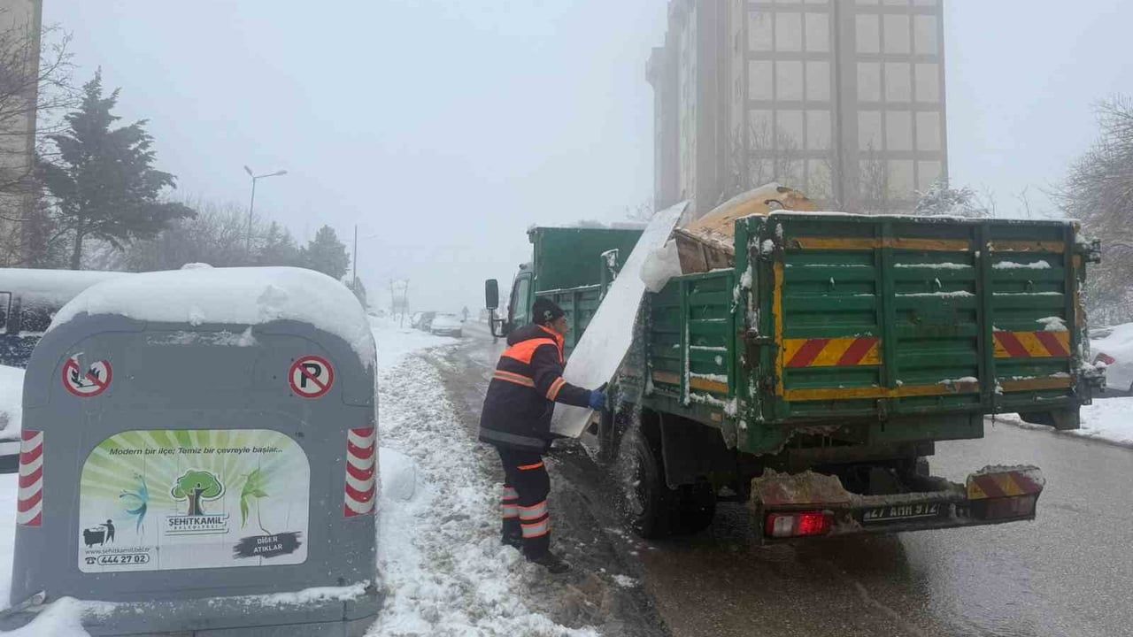 Şehitkamil Belediyesi Karla Mücadele Çalışmalarını Sürdürüyor