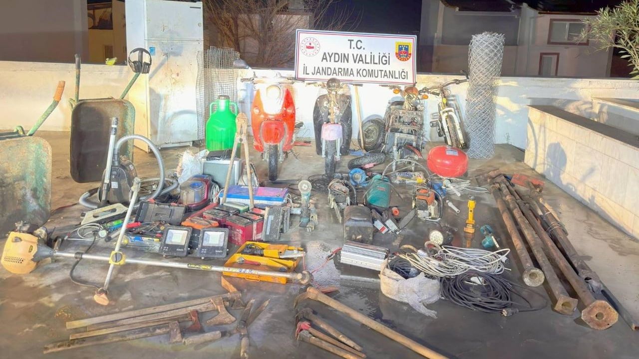 Sel Felaketini Fırsat Bilip 4 Evi Soydu