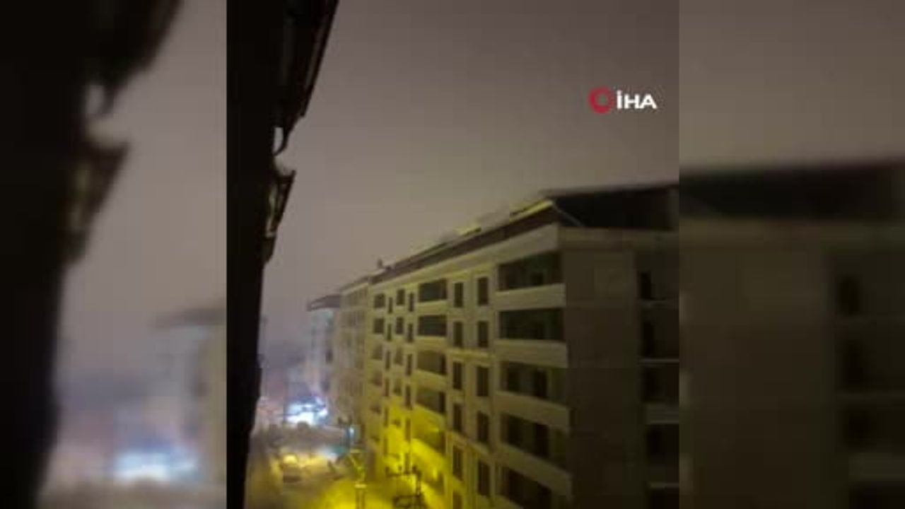 Şemdinli'de Kar Kütlesi Enerji Hatlarını Vurdu