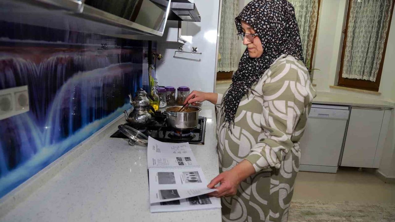Sibel Bal: Hem Anneniz Hem Öğrenciniz