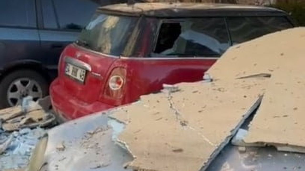 Şiddetli Fırtına, Etimesgut’ta Araçlara Hasar Verdi