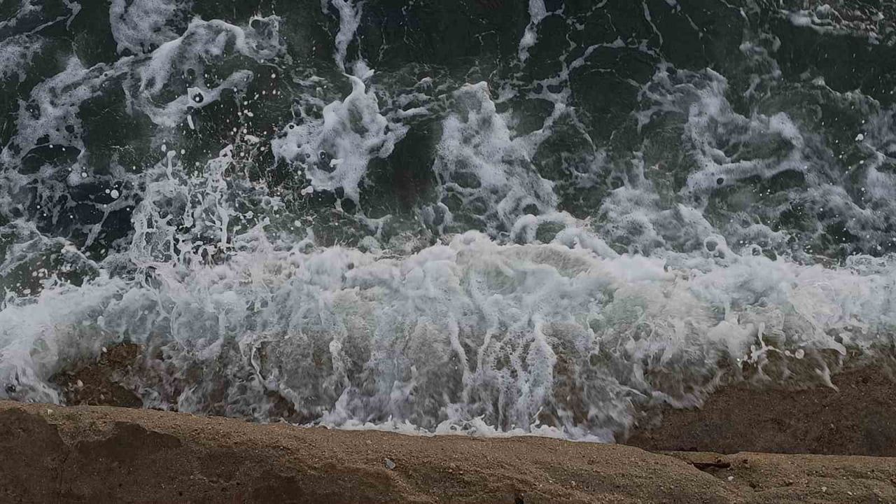 Şiddetli Lodos Marmara'da Etkili: Tekirdağ Sahilleri Tehlike Altında