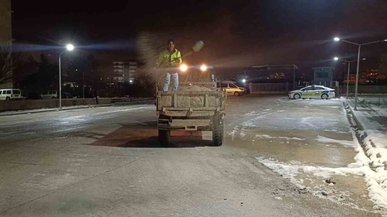 Siirt'te Buzlanma ile Mücadele Çalışmaları Devam Ediyor