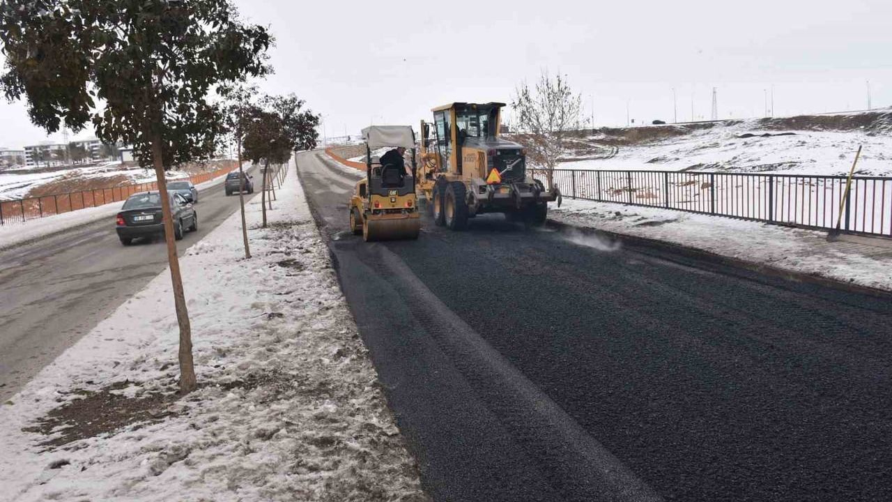 Siirt’te Devam Eden Yol ve Bakım Çalışmaları