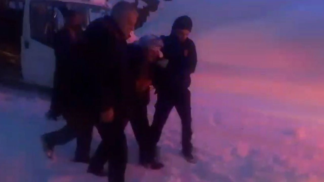 Siirt’te Kar Engeli Aşıldı: 60 Yaşındaki Hasta 5 Saatin Ardından Hastaneye Ulaştırıldı