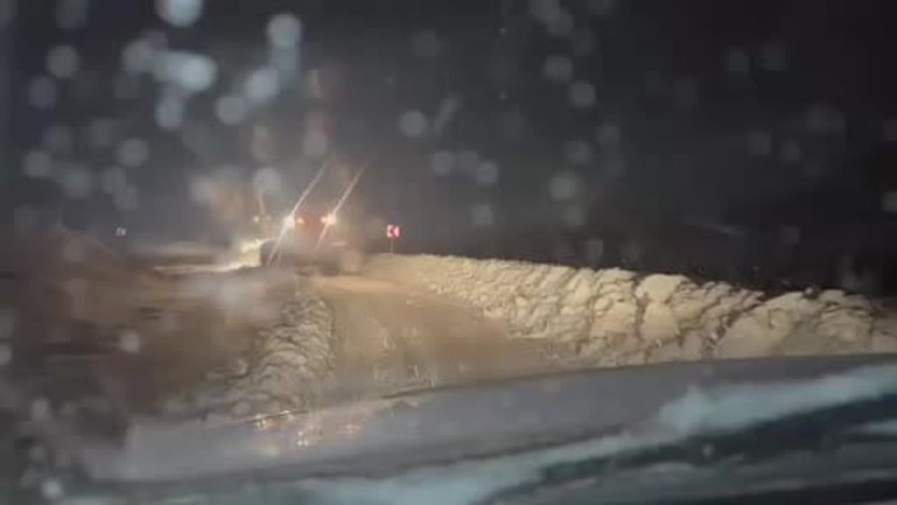 Siirt’te Kar Nedeniyle Mahsur Kalan Ambulans Kurtarıldı