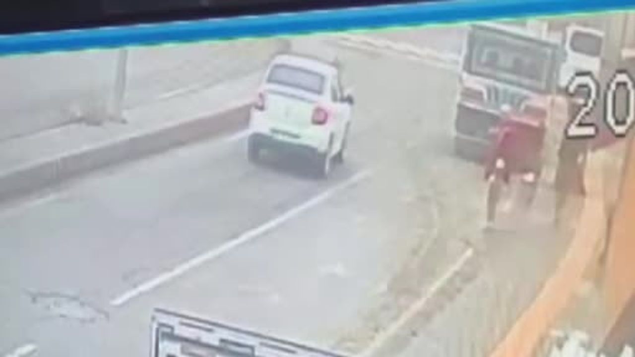 Siirt'te Yayaya Çarpan Araç Kamera Açısında