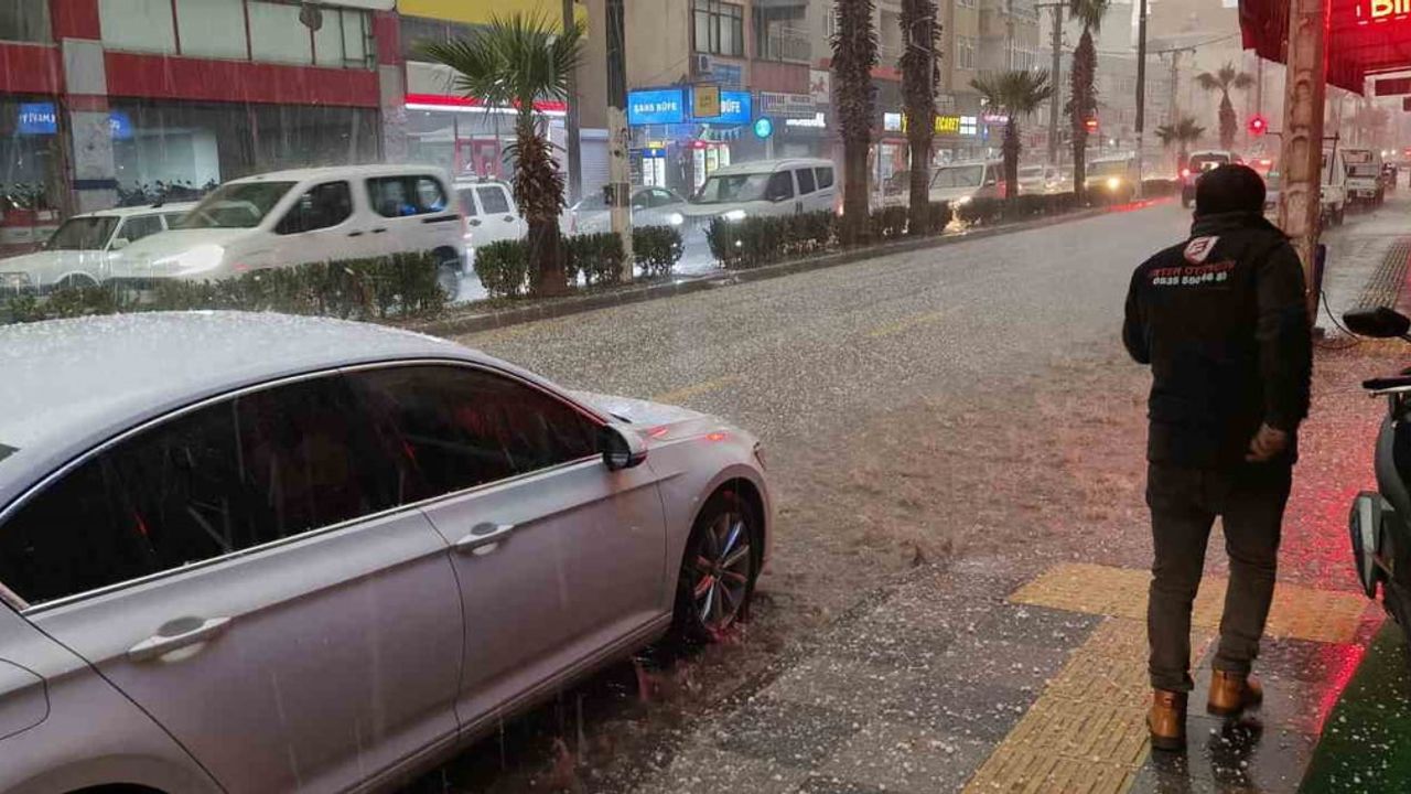 Silifke'de Dolu Felaketi: Tarım Alanları Zarar Gördü