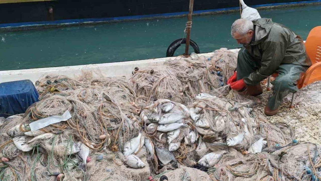 Silifke'de Fırtına Balık Çiftliğine Zarar Verdi