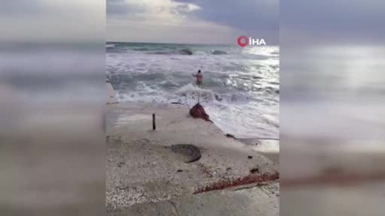 Silivri'de Soğuk Hava ve Lodos Bir Vatandaşı Denize Soktu