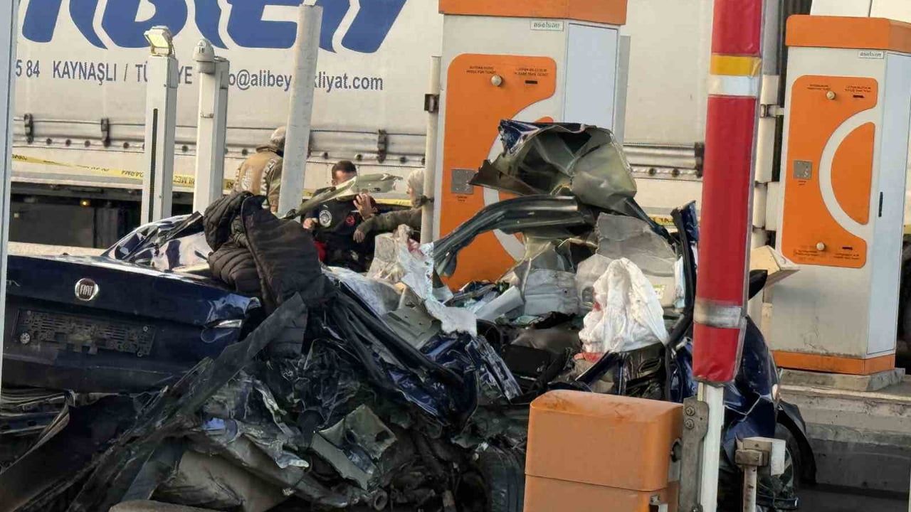 Silivri Kuzey Marmara Otoyolu'nda Feci Kaza: İki Can Gitti