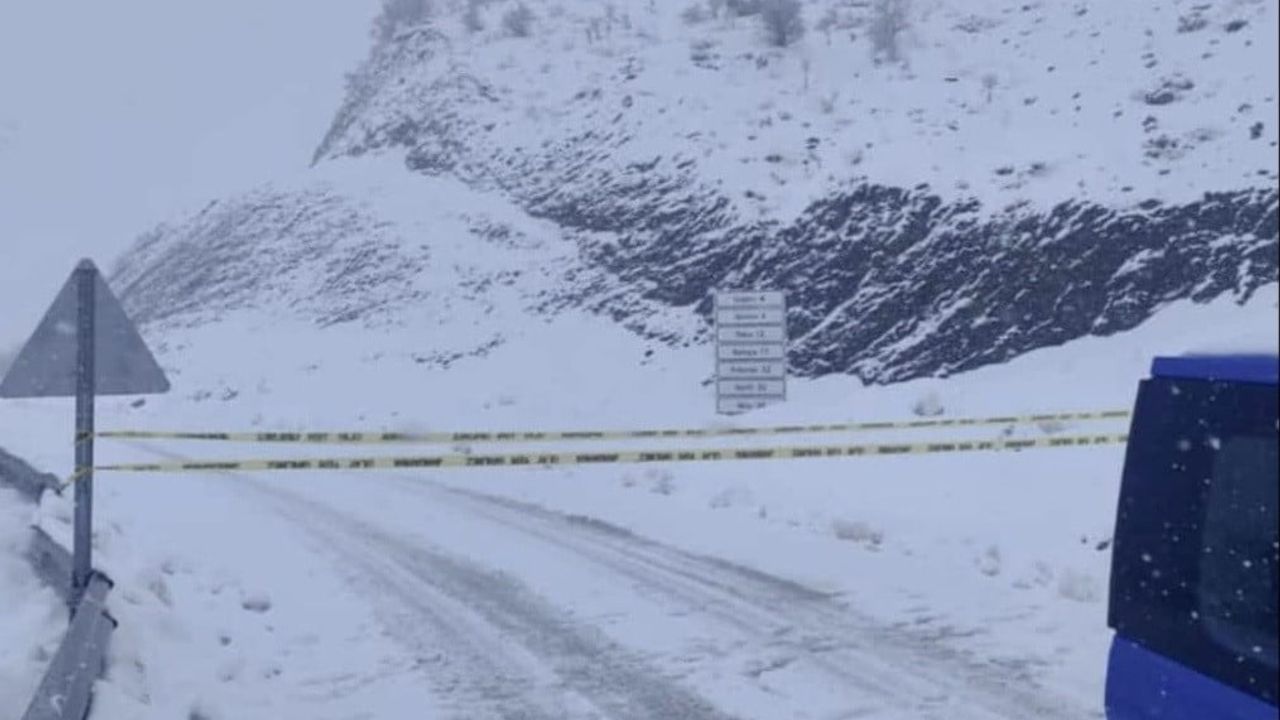 Sincik-Malatya Karayolu Yoğun Kar Yağışı Nedeniyle Kapandı