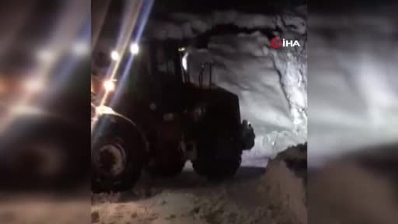 Sincik'te Hastaya Ulaşmak İçin 4 Saatlik Yol Açma Çalışması