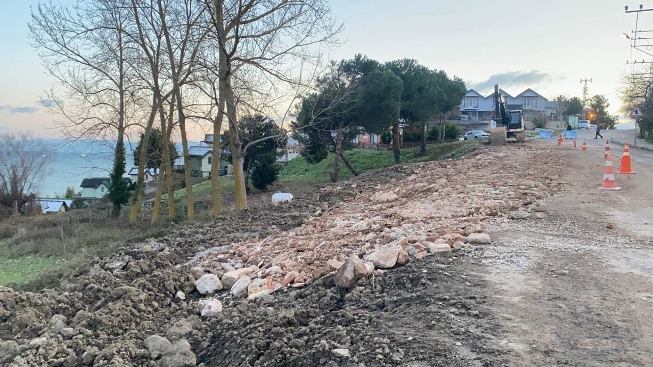 Sinop'ta Çöken Yolda Onarım Çalışmaları Devam Ediyor