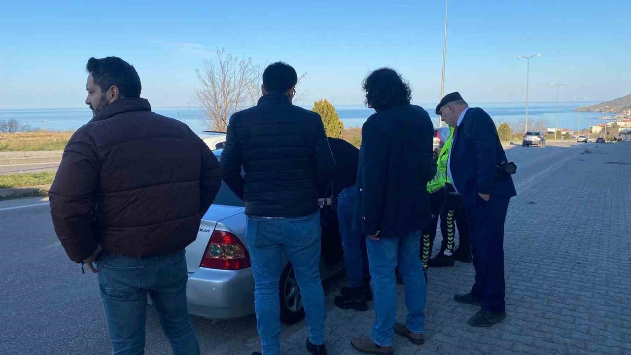 Sinop'ta Direksiyon Başında Kalp Krizi Geçiren Sürücü Hastaneye Kaldırıldı